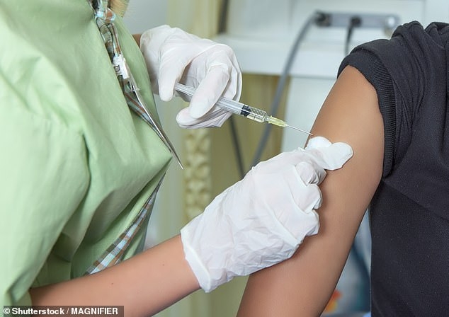 Британское правительство планирует проводить вакцинацию неопробованной вакциной
