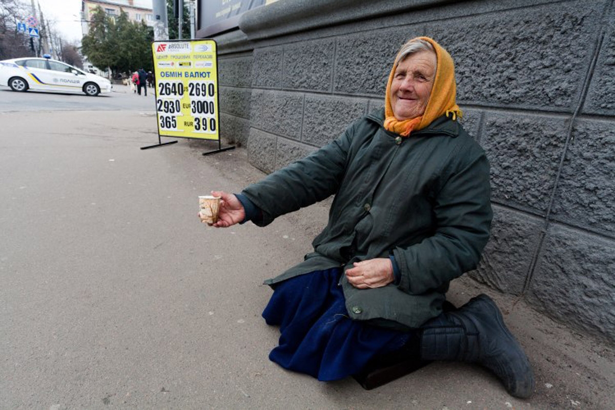 Украинские пенсионеры. Нищие пенсионеры. Нищие пенсионеры Украины. Украинские нищие пенсионе. Нищая бабка.