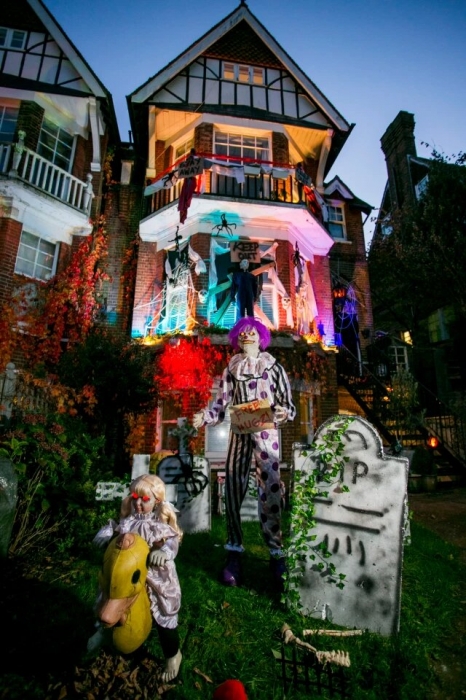 Самые жуткие дома на Хэллоуин в Англии могут похвастаться ужасными клоунами, скелетами и Фредди Крюгером