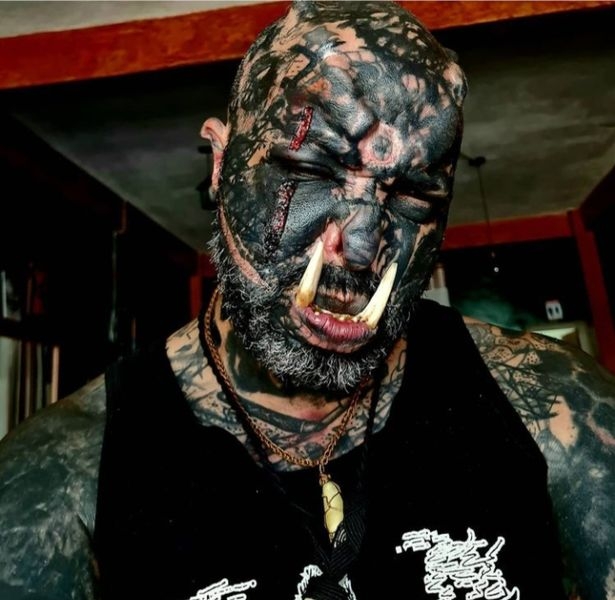 Повёрнутый на татуировках мужчина снимется в фильме после того, как превратится в «настоящего орка» с закрашенными чернилами глазами и клыками