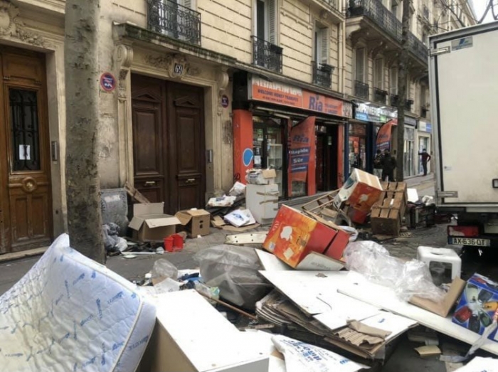 Увидеть Париж и умереть от ужаса: столица Франции превратилась в помойку