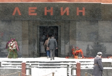 Депутат  призвал захоронить Ленина рядом с родственниками