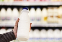 Абрамченко  поручила проработать меры для недопущения роста цен на молочную продукцию